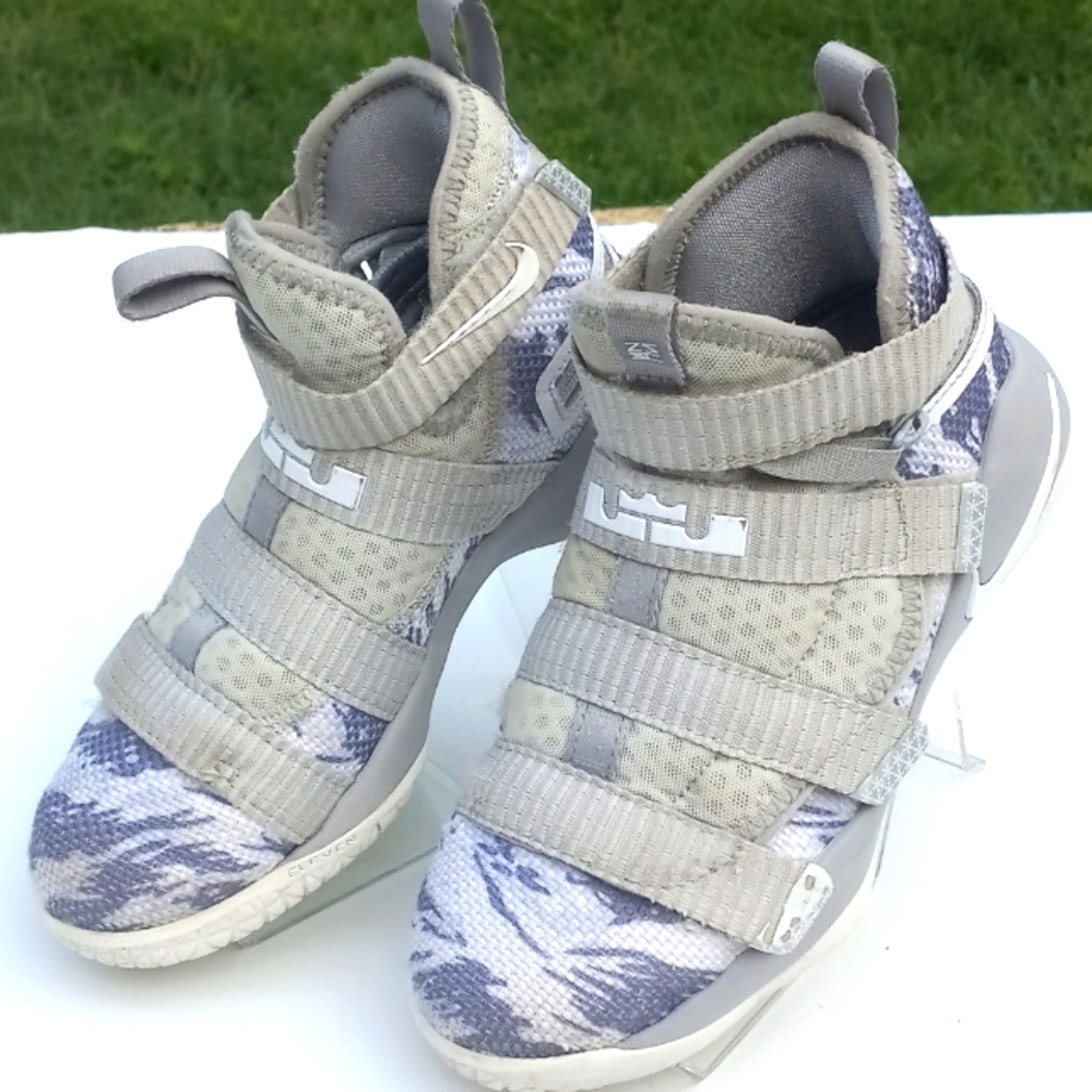 Nike LeBron Soldier 11 FlyEase Big Kids